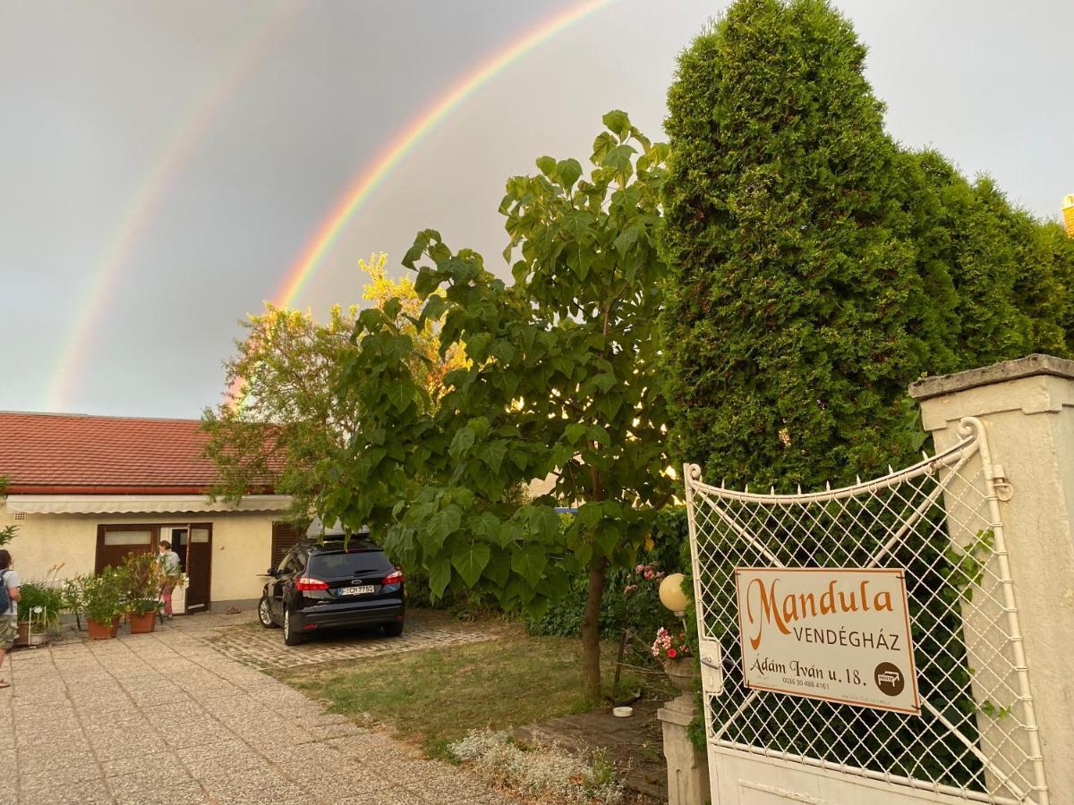Hotel Mandula Haz à Veszprém Extérieur photo