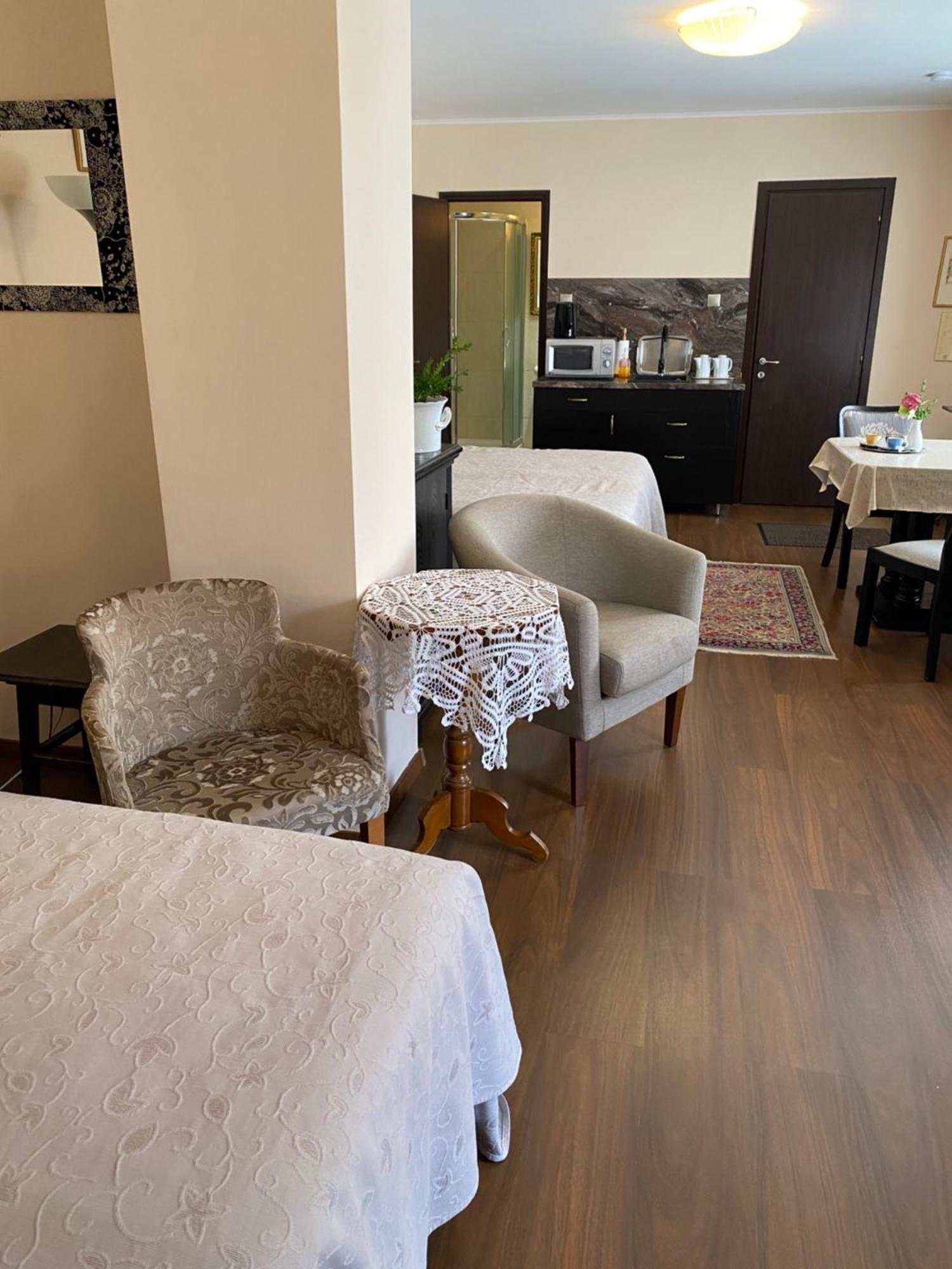 Hotel Mandula Haz à Veszprém Extérieur photo