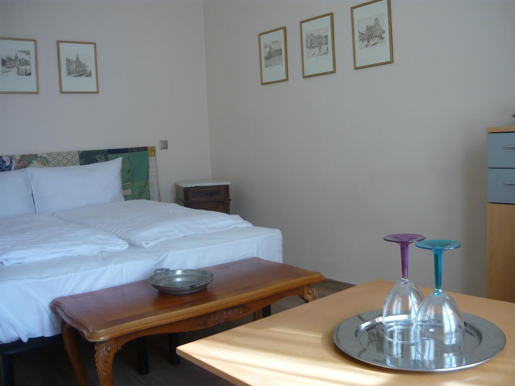Hotel Mandula Haz à Veszprém Extérieur photo